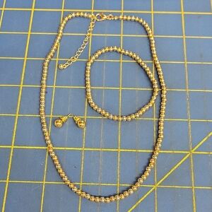 Carisma Gold Tone Beads 16" + 2" Necklace 7" Bracelet & Earrings Set
